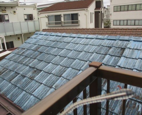 劣化した屋根の現場調査